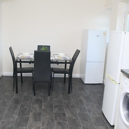 Contractor'S Haven- 4-Bedroom House With Free Parking, Super Fast Wifi, Fran Properties In Aylesbury, Pets Are Welcome! เอลส์เบอรี ภายนอก รูปภาพ