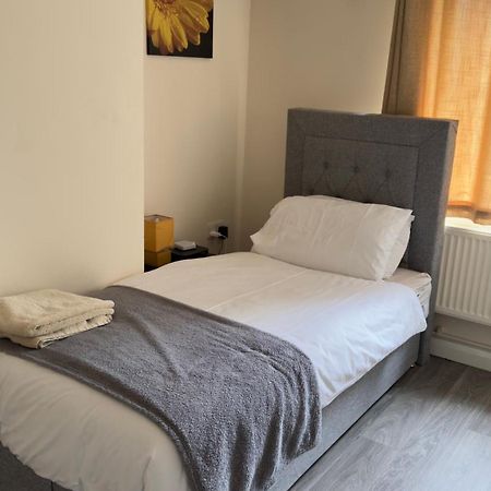 Contractor'S Haven- 4-Bedroom House With Free Parking, Super Fast Wifi, Fran Properties In Aylesbury, Pets Are Welcome! เอลส์เบอรี ภายนอก รูปภาพ