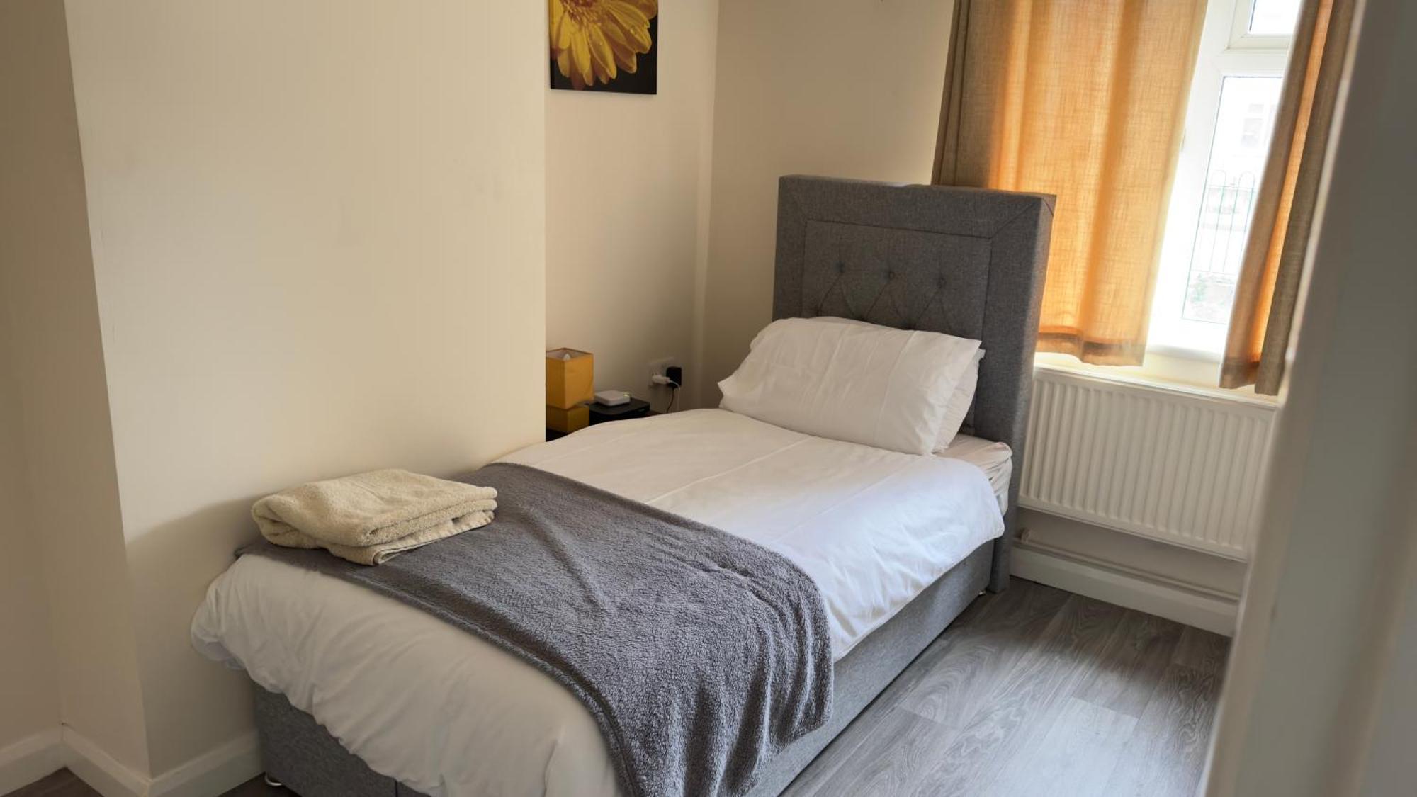 Contractor'S Haven- 4-Bedroom House With Free Parking, Super Fast Wifi, Fran Properties In Aylesbury, Pets Are Welcome! เอลส์เบอรี ภายนอก รูปภาพ