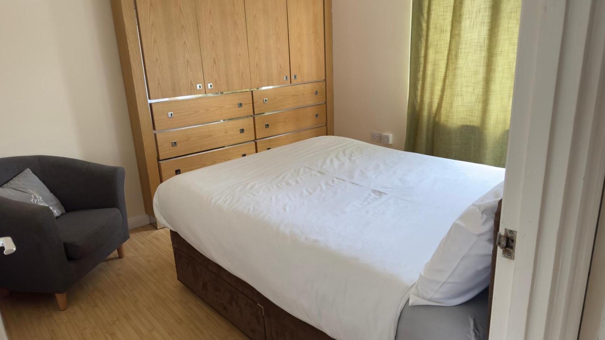 Contractor'S Haven- 4-Bedroom House With Free Parking, Super Fast Wifi, Fran Properties In Aylesbury, Pets Are Welcome! เอลส์เบอรี ภายนอก รูปภาพ